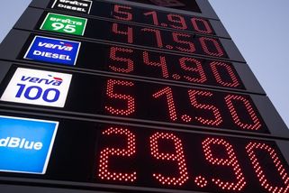 Americká vláda reaguje na růst cen pohonných hmot panicky. Trump by rád operaci ukončil, míní Lepš