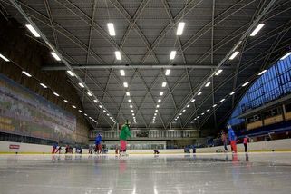 Kvůli střeše v havarijním stavu hrozí uzavření ledové arény v Liberci - Novinky