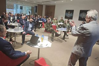 Zůna a Řehka svolali bezpečnostní špičky. Česko chystá obranný restart