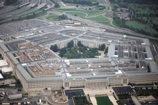 Pentagon chce další čtyři biliony na válku s Íránem - Novinky