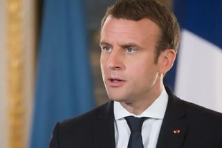 Macron dostal před výstupem z letadla facku od manželky, podle něj šlo jen o „dovádění“ - Echo24.cz
