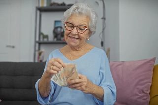 Kdo přidal důchodcům nejvíc peněz. Srovnání vlád přináší překvapivé výsledky