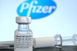 Soud nařídil Polsku a Rumunsku zaplatit nevyzvednuté vakcíny Pfizer a BioNTech - Seznam Zprávy