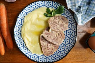 Česká jídla propadla v zahraničním hodnocení: Cizincům nechutnají smaženice, sekaná ani krupicová kaše