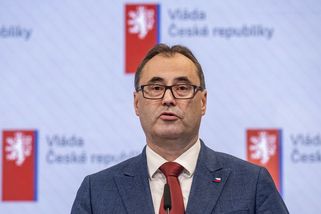 Nejsměšnější člen vlády. Boris Šťastný, ministr národoveckého outfitu pro olympioniky a chůze do schodů