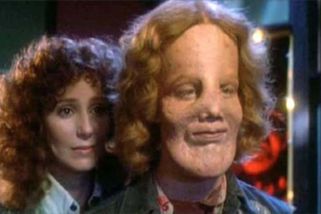 Chlapec s tváří masky a matkou motorkářkou. Rocky Dennis žil naplno až do smrti v šestnácti letech - Médium.cz