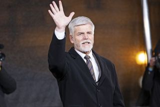 Hledání nové prezidentské limuzíny a největší Tatra na světě – Týden v Garáži - Garáž.cz