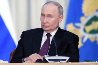 Nejvíc uprchlíků v posledním desetiletí do Evropy poslal Putin, řekl eurokomisař - Novinky
