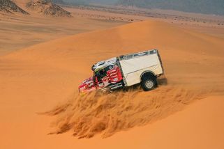 Macík se neomluvil, tohle lidské gesto mi chybí, řekl Loprais. A vidí zlaté světlo na konci tunelu - Sport.cz