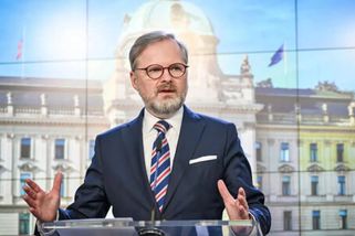 Vládní návrh: Učitelům má od ledna vzrůst tarif o 7 procent, ostatním o 1400 korun - Echo24.cz