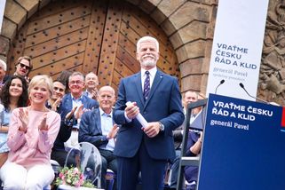 Tajemnice miliardářů i dva mořeplavci. Kdo hýbe kampaněmi prezidentských favoritů