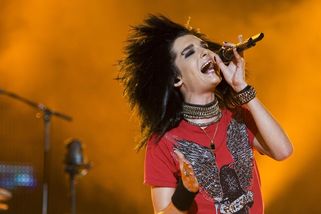 Vzpomínáte na Tokio Hotel? Idol dívek obléká šaty a dává přednost mužům - Médium.cz