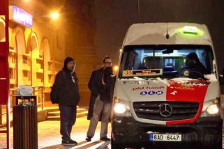 Jako taxík, ale za cenu lítačky. Ve středních Čechách vozí po večerech mikrobusy lidi skoro až domů - Novinky