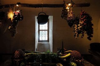 Jak středověké kuchyně uchovávaly jídlo celé měsíce. Co z toho funguje i dnes? - Médium.cz