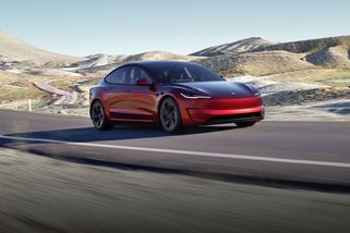 Nová Tesla zvládne Chorvatsko na jedno nabití. Poslední překážka Čechům padla