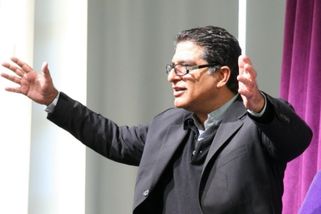 Bůh je konstrukt, roztomilé dívky jsou skutečné. V...