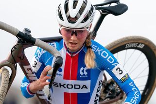 Neskutečná jízda! Česko slaví na mistrovství světa v cyklokrosu zlato i bronz - Sport.cz