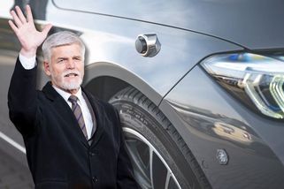 Prezident Petr Pavel nejezdí překvapivě škodovkou, dal přednost jiné značce. Zatím? - Garáž.cz