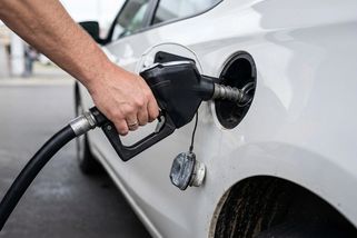 Šokující diktát u polských pump? Denní cenový strop připomíná komunismus