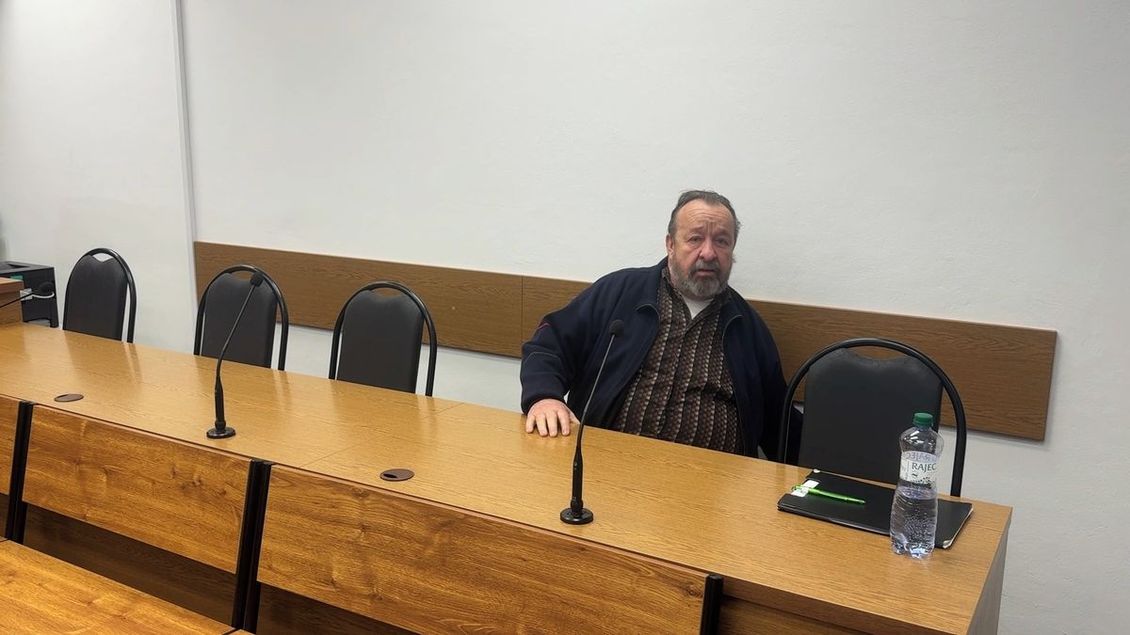 Ukrajinec v SUV zostra pucoval strážníka v Tachově. Je to pro něj přirozené, řekl soud a zastavil stíhání - Novinky