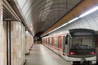 Metro v Praze srazilo člověka, provoz na části linky C zhruba dvě hodiny stál