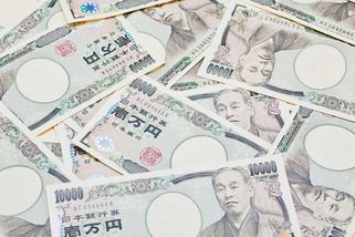 Japonec omylem hodil do skartovačky bankovku. Jeho syn ji tři týdny skládal - Novinky