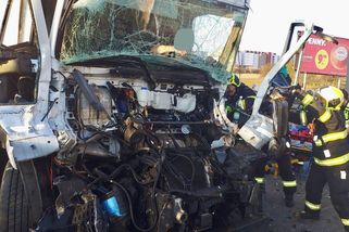 Nehoda dvou náklaďáků uzavřela Kbelskou v Praze - Novinky