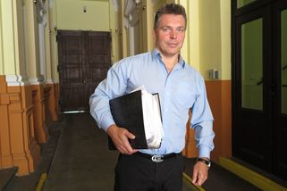 Nezákonný zásah policie poslal Mironet do kolen. Chce na odškodném 626 milionů, soudy to řeší už patnáct let