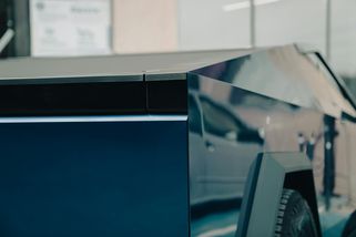 Cybertruck selhal: Extrémní design, extrémní cena, extrémní nezájem