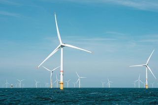 Investice do větrných elektráren rekordně rostou, za rok se zpětinásobily