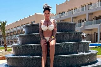 Další scéna v Egyptě. Marie Růžičková je v šoku z ubytování. I tak ale ukázala obří dekolt