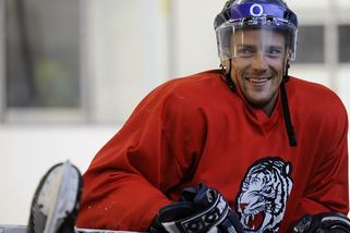 Takto razantně poprvé. Bývalý extraligový hokejista nechce prodat pozemky, silničáři i tak začali stavět - Novinky