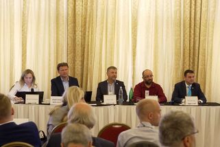 ANO, SPD i Stačilo! si chtějí došlápnout na neziskovky. Ty „své“ si ale hýčkají - Novinky