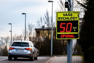 Babišova vláda chce městům sebrat výnosy z radarů. Peníze mají jít státu