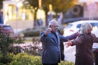 Odepsaný Faltýnek? Na uzavřené vernisáži odhalil svou síť kontaktů - Seznam Zprávy