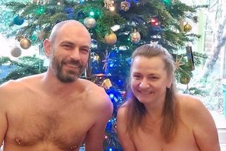 Pár tráví Vánoce kompletně nahý, i když má hosty. Příbuzní už jsou na to zvyklí, tvrdí - Super.cz