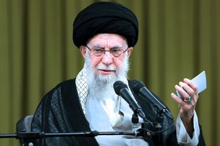 Ajatolláh Chámeneí plánuje útěk do Moskvy - Novinky