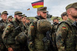 Nacismus, focení nahých vojaček a drogy. Německo vyšetřuje elitní vojáky