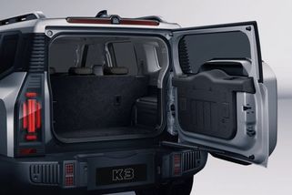 V Číně konečně vymysleli ideální auto pro český venkov. Jezdí na LPG a má integrovaný otvírák na lahváče - Autobible.cz - Předjedeme vaše představy!