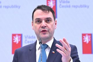 Komentář: Vypukla válka. Macinka trochu informuje a trochu baví - Seznam Zprávy