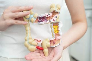 Léčba, která zní šíleně, ale funguje! Překvapivé účinky transplantace stolice na stárnutí organismu