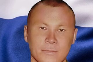 Navždy zůstane v našich srdcích. Vraha padlého na Ukrajině pohřbili v Rusku jako válečného hrdinu - Novinky