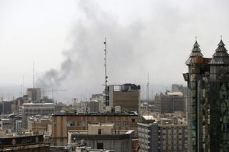 ONLINE: Izrael v noci udeřil na úřady v Teheránu. Pár hodin po Netanjahuově řeči, že ‚Írán je zdecimován‘