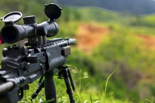 Dvacet let s kulomety MINIMI aneb jak si armáda zamkla miliardový kšeft s prostředníkem