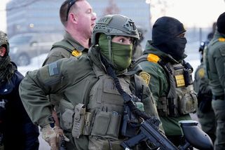 Měl agent právo zabít řidičku v Minneapolisu? Klíčová jsou dvě pravidla