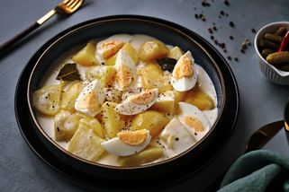 Bramborová omáčka s vejci: vylepšené vařené brambory jako skvělá levná večeře i pro děti - Proženy.cz