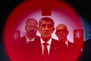 Jan Urban: Babiš na vrcholu moci, s plejádou českých politických švindlopasníků