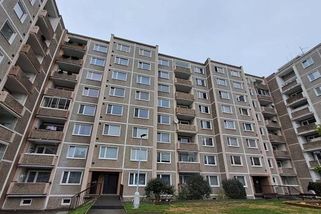 Záchod, který vytopil panelák ve Slaném, ucpaly vlhčené ubrousky