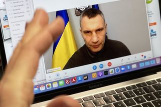 Češi, potřebujeme žebříky a masky, volá Kličko z obléhaného Kyjeva - Seznam Zprávy