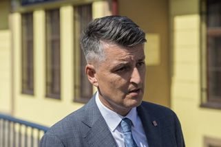 Odvolaný šéf železnic je „na překážkách“. Běží mu plat 340 tisíc měsíčně - Seznam Zprávy